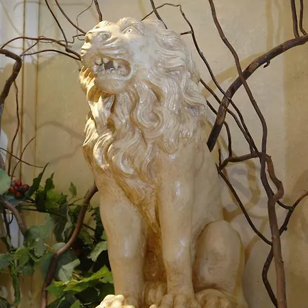 Loewen-weinstube Hotel