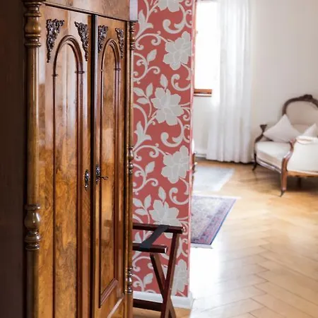 Loewen-weinstube Hotel