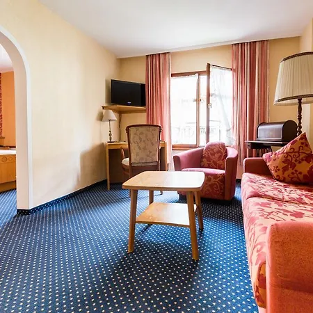 Loewen-weinstube Hotel 3*