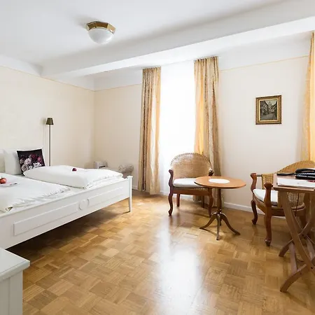 Loewen-weinstube Hotel