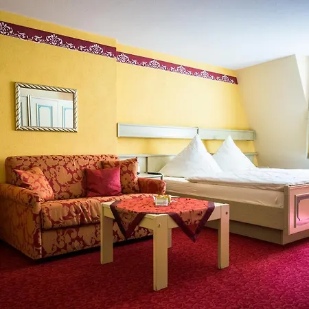 Loewen-weinstube Hotel 3*
