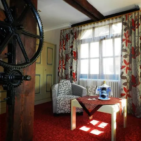 Loewen-weinstube Hotel 3*